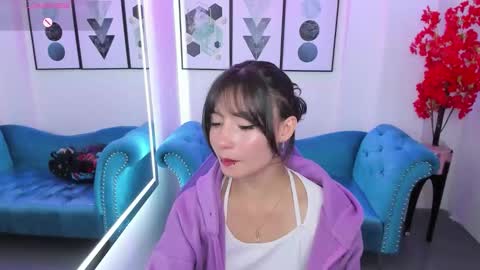 Snapshot of akaza_hakuji_ chatting on 10-10-25, 01:10 Azaka online show from 10-10-25, 01:10