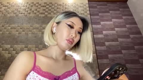 Akemi online show from 10-08-25, 05:10