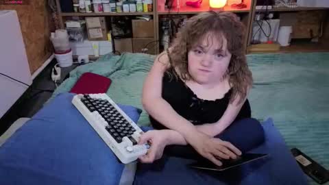 Snapshot of akindmodel chatting on 11-21-25, 06:34 Natalie online show from 11-21-25, 06:34