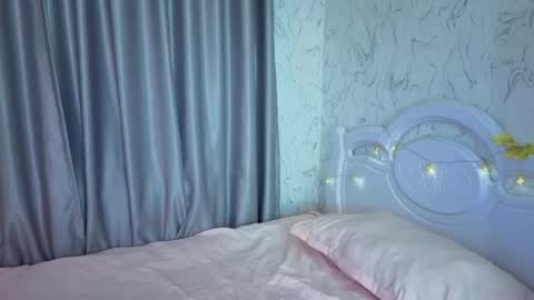 Snapshot of akino_hen chatting on 11-03-25, 04:41 Kim online show from 11-03-25, 04:41