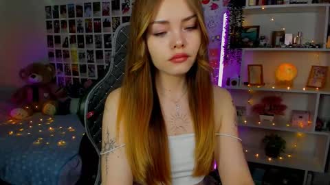 Snapshot of akirakatsu chatting on 09-25-25, 03:16 Akira online show from 09-25-25, 03:16