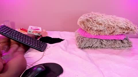 Snapshot of alahia_betancur chatting on 01-18-25, 03:27 Alahia  online show from 01-18-25, 03:27