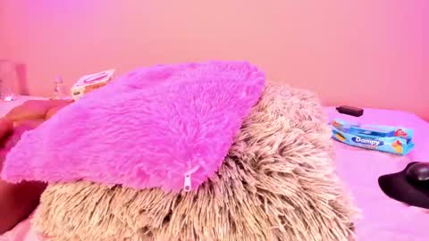 Snapshot of alahia_betancur chatting on 01-21-25, 02:59 Alahia  online show from 01-21-25, 02:59