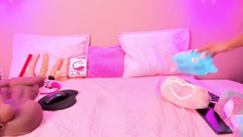 Snapshot of alahia_betancur chatting on 01-25-25, 12:05 Alahia  online show from 01-25-25, 12:05