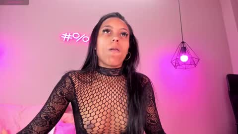 Snapshot of alahia_betancur chatting on 02-11-25, 01:41 Alahia  online show from 02-11-25, 01:41