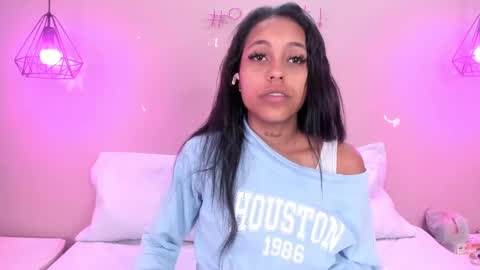 Snapshot of alahia_betancur chatting on 03-06-25, 12:30 Alahia  online show from 03-06-25, 12:30