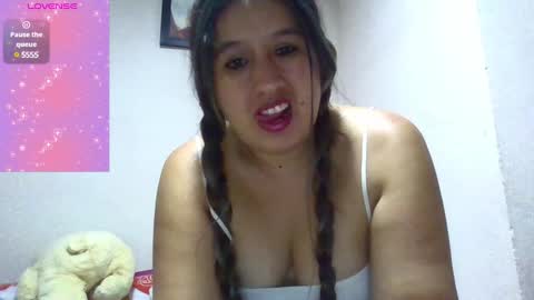 Snapshot of alahia_fox chatting on 01-24-25, 04:37 alahia online show from 01-24-25, 04:37