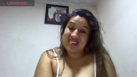 Snapshot of alahia_fox chatting on 02-26-25, 07:31 alahia online show from 02-26-25, 07:31