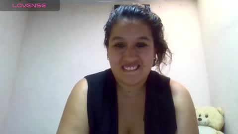 Snapshot of alahia_fox chatting on 02-27-25, 07:04 alahia online show from 02-27-25, 07:04