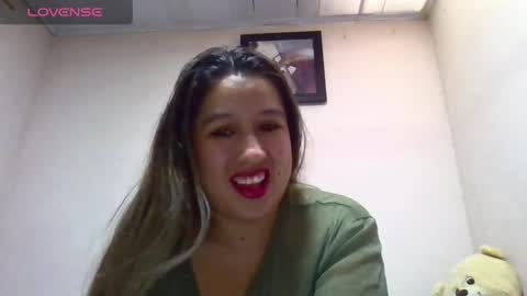 Snapshot of alahia_fox chatting on 03-06-25, 03:56 alahia online show from 03-06-25, 03:56