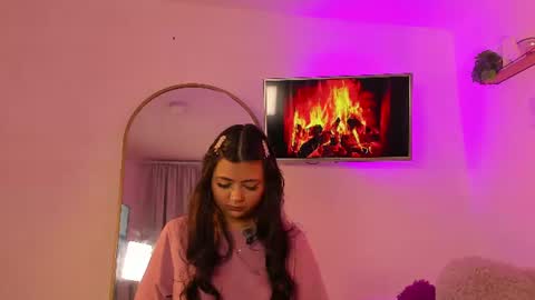 Snapshot of alaiarogerss chatting on 06-12-26, 10:47 online show from 06-12-26, 10:47