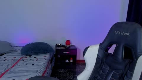 Snapshot of alan18n chatting on 11-23-25, 03:06 alan18n online show from 11-23-25, 03:06