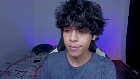 Snapshot of alan18n chatting on 11-28-25, 02:47 alan18n online show from 11-28-25, 02:47