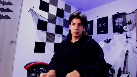Snapshot of alan_boy01 chatting on 10-24-25, 11:50 Alan Boy online show from 10-24-25, 11:50