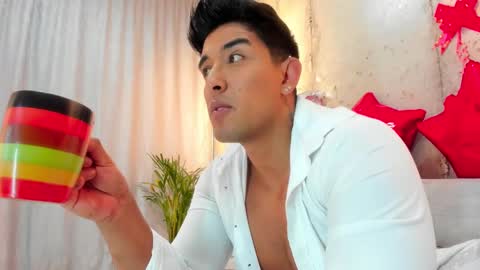 Snapshot of alan_greek_1 chatting on 02-15-25, 11:17 Alan greek online show from 02-15-25, 11:17