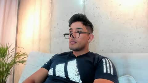 Snapshot of alan_greek_1 chatting on 02-22-25, 02:39 Alan greek online show from 02-22-25, 02:39