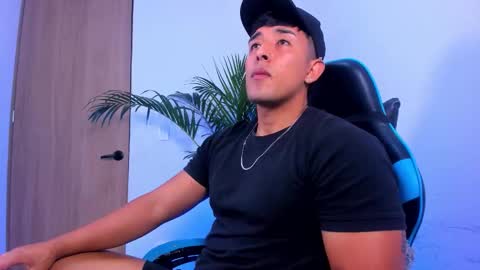 Snapshot of alan_greek_1 chatting on 12-15-25, 02:49 Alan greek online show from 12-15-25, 02:49