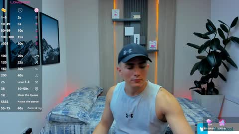 Alan  Kevin can we reach 100 thumbs up please guys  online show from 04-10-26, 07:07