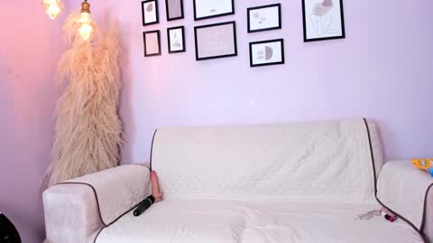 Snapshot of alana__rossetti chatting on 02-19-25, 12:55 Alana online show from 02-19-25, 12:55