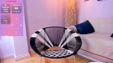 Snapshot of alana__rossetti chatting on 09-11-25, 12:27 Alana online show from 09-11-25, 12:27