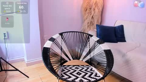 Snapshot of alana__rossetti chatting on 11-11-25, 12:38 Alana online show from 11-11-25, 12:38