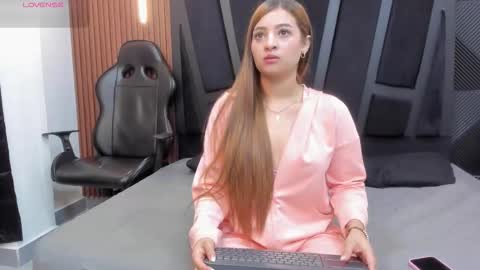 ALANA COX online show from 10-05-25, 01:20