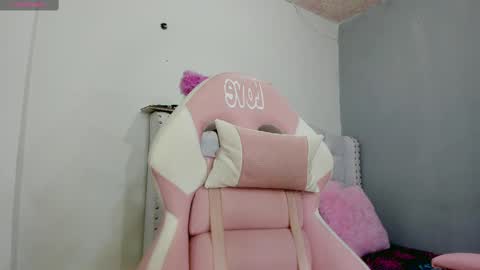 Alana. online show from 02-19-25, 01:18