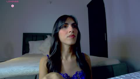 Snapshot of alana_sofia_ chatting on 10-22-25, 04:29 Alana Tobias online show from 10-22-25, 04:29