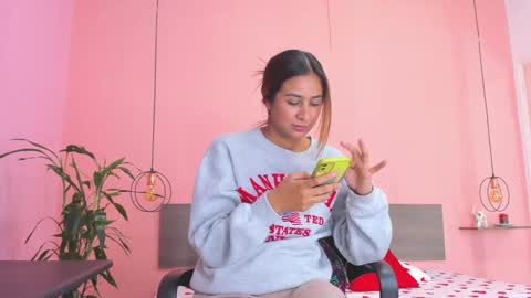 Snapshot of alana_suares chatting on 02-15-25, 01:21 Alana online show from 02-15-25, 01:21