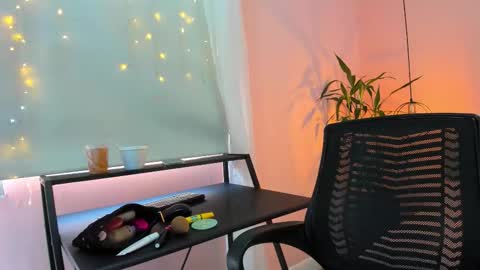 Snapshot of alana_suares chatting on 10-03-25, 08:39 Alana online show from 10-03-25, 08:39