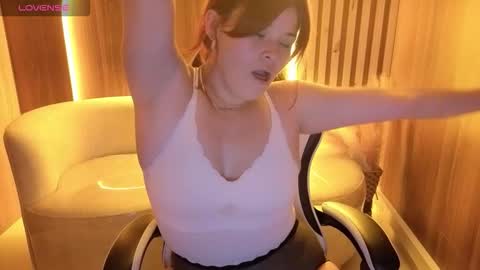Snapshot of alana_tx_ chatting on 10-23-25, 03:44 Online 2200 to 600 online show from 10-23-25, 03:44