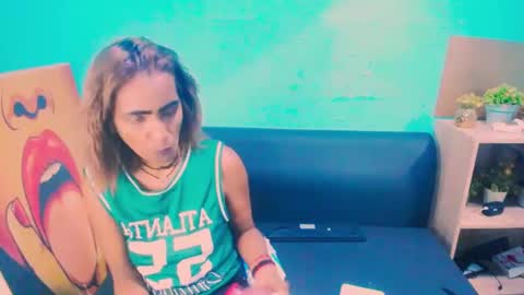 alanadelray online show from 01-11-25, 06:45