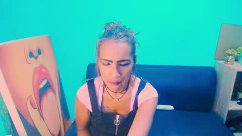 alanadelray online show from 01-12-25, 07:32