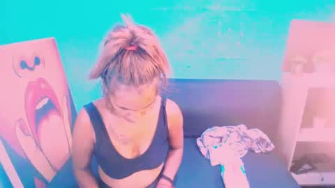 alanadelray online show from 02-06-25, 08:07