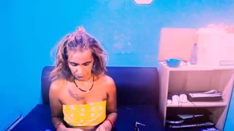 alanadelray online show from 03-10-25, 07:53