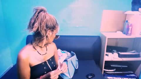 alanadelray online show from 03-12-25, 02:45