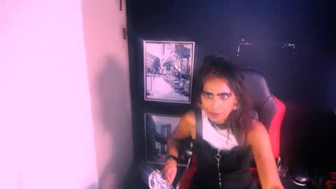 alanadelray online show from 11-13-25, 07:51