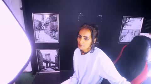 alanadelray online show from 11-16-25, 08:31