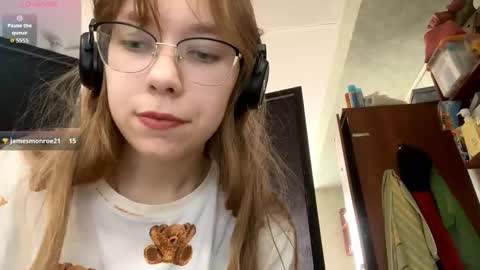 Snapshot of alanehadaller chatting on 09-20-25, 10:38 Stella online show from 09-20-25, 10:38