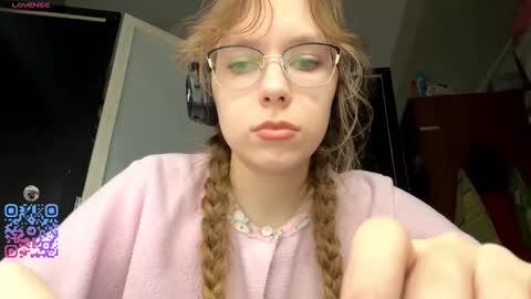 Snapshot of alanehadaller chatting on 10-07-25, 02:03 Stella online show from 10-07-25, 02:03