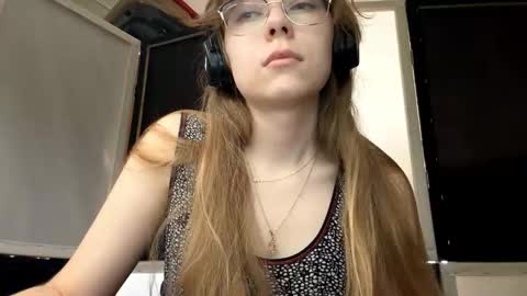 Snapshot of alanehadaller chatting on 11-22-25, 08:57 Stella online show from 11-22-25, 08:57