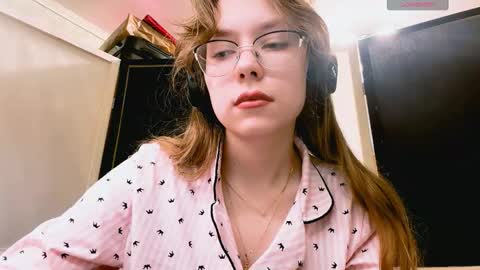 Snapshot of alanehadaller chatting on 11-24-25, 01:00 Stella online show from 11-24-25, 01:00