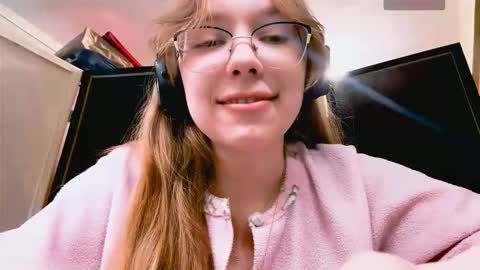 Snapshot of alanehadaller chatting on 12-04-25, 03:10 Stella online show from 12-04-25, 03:10