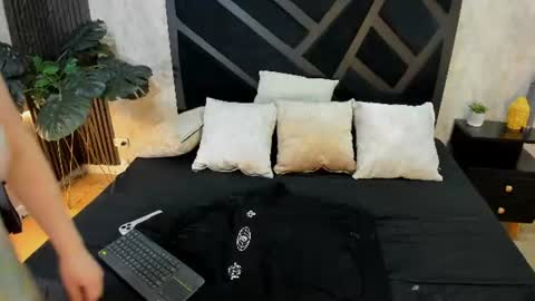 ALANIS online show from 07-27-26, 11:17