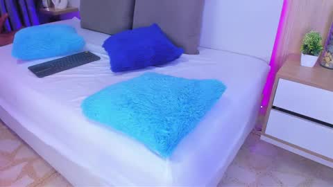 Snapshot of alanna_hank chatting on 11-08-25, 04:34 Alanna online show from 11-08-25, 04:34