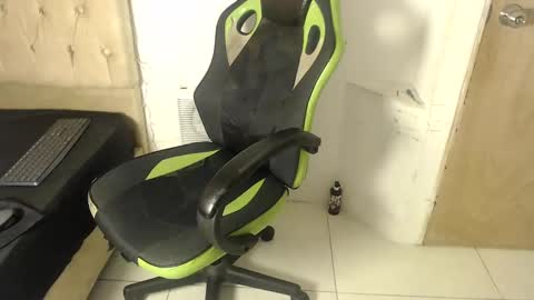 Snapshot of alantrickz365 chatting on 09-19-25, 10:27 alantrickz365 online show from 09-19-25, 10:27