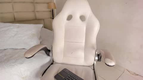 Snapshot of alaskaflowers_ chatting on 12-14-25, 04:29 Alaska online show from 12-14-25, 04:29