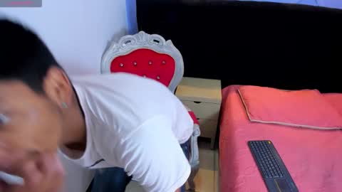 Snapshot of alasttor__ chatting on 12-14-25, 01:16 Alasttor online show from 12-14-25, 01:16