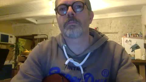 Snapshot of albandant chatting on 12-16-25, 09:42 albandant online show from 12-16-25, 09:42