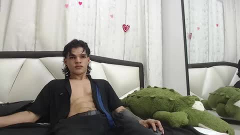 Snapshot of albertbernal69 chatting on 03-09-25, 03:43 Albert online show from 03-09-25, 03:43